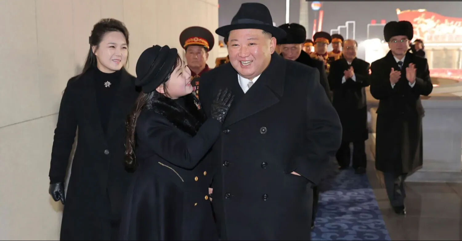 Kim Jong-Un 'Kuzey'in halefi'nin elini bırakamadı! 11 yaşındaki kızı iktidara adım adım geliyor - 5. Resim