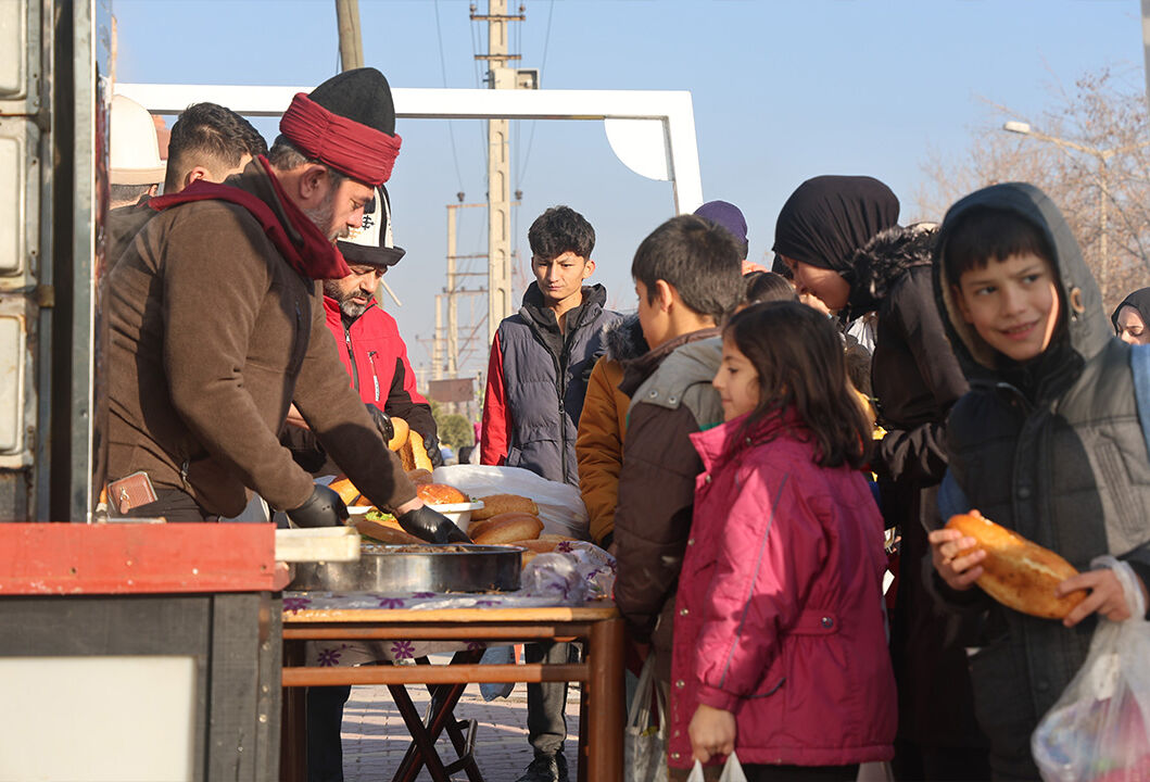 Şivlilik coşkusu! Konya'da çocuklar torba torba hediye topladı - 3. Resim