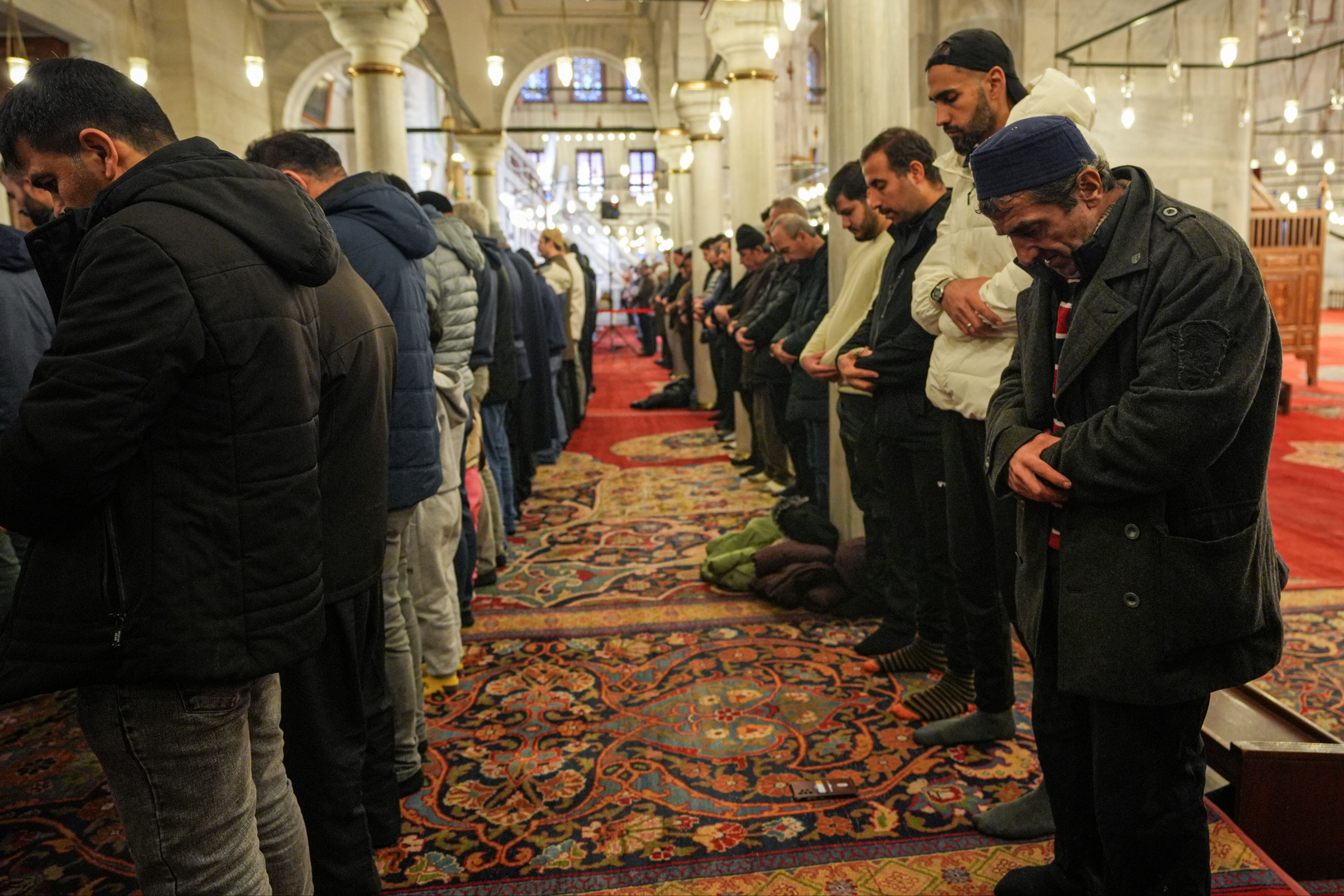 Üç ayların başlangıç simgesi olan Regaib Kandili Türkiye'de idrak edildi - 1. Resim