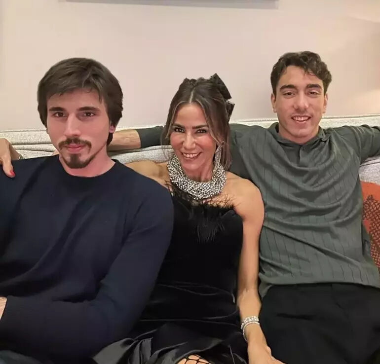 Zeynep Tokuş'un son hali gündem oldu! Çocuklarını görenler kardeşi sandı Zeynep Tokuş'un son hali gündem oldu! Çocuklarını görenler kardeşi sandı - 2. Resim