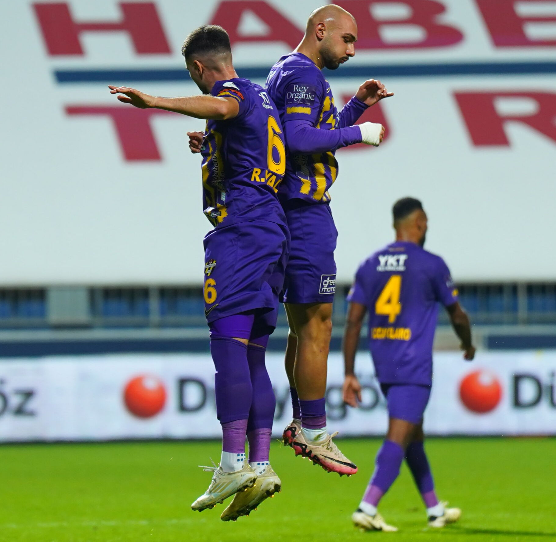 Berke Özer ve Ahmed Kutucu'nun bonservisi belli oldu! Galatasaray, Fenerbahçe, Beşiktaş ve Trabzonspor istiyordu... Berke Özer ve Ahmed Kutucu'nun bonservisi belli oldu! Galatasaray, Fenerbahçe, Beşiktaş ve Trabzonspor istiyordu... - 2. Resim