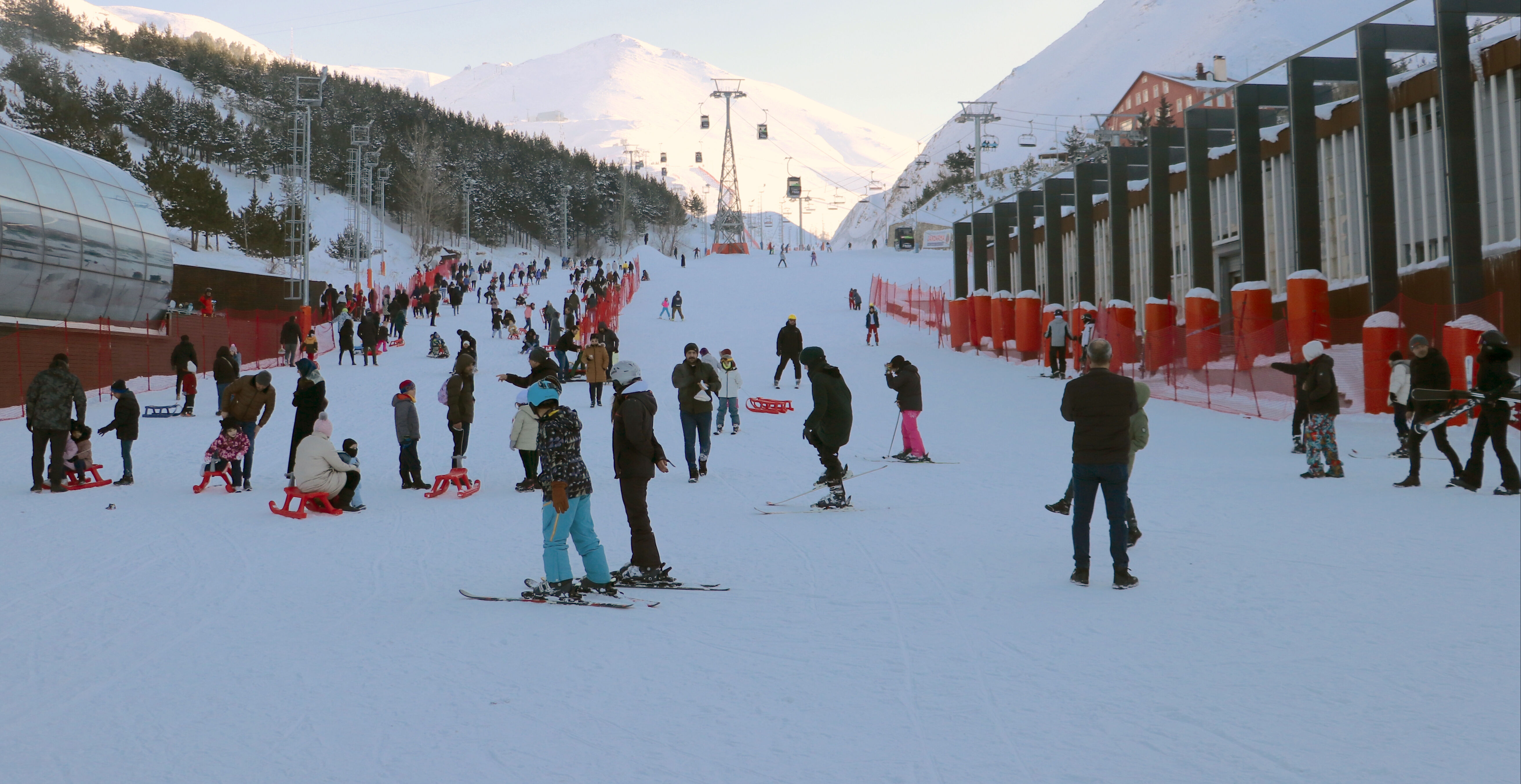 Dünyanın gözü Türkiye'de! Kar kalınlığı 122 santimetreye çıktı Dünyanın gözü Türkiye'de! Kar kalınlığı 122 santimetreye çıktı - 1. Resim