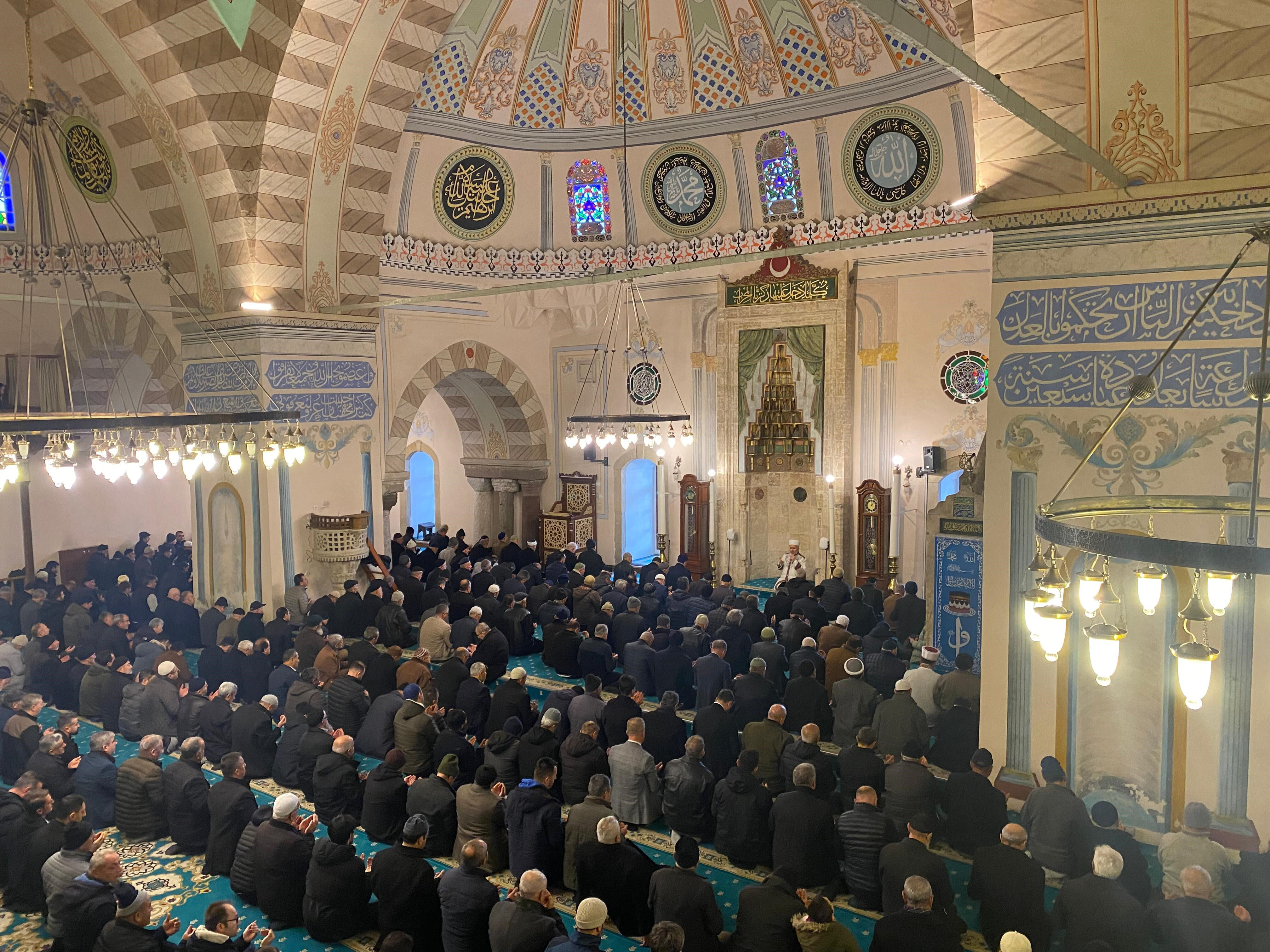 Şehitler için yapılan program doldu, taştı! 466 yıllık camide mevlid-i şerif okundu - 2. Resim