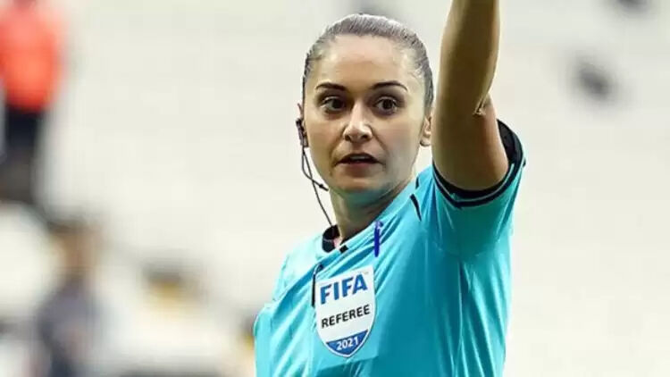 Türkiye’nin ilk kadın VAR hakemi kimdir? Neslihan Muratdağı gündeme damga vurdu  - 1. Resim
