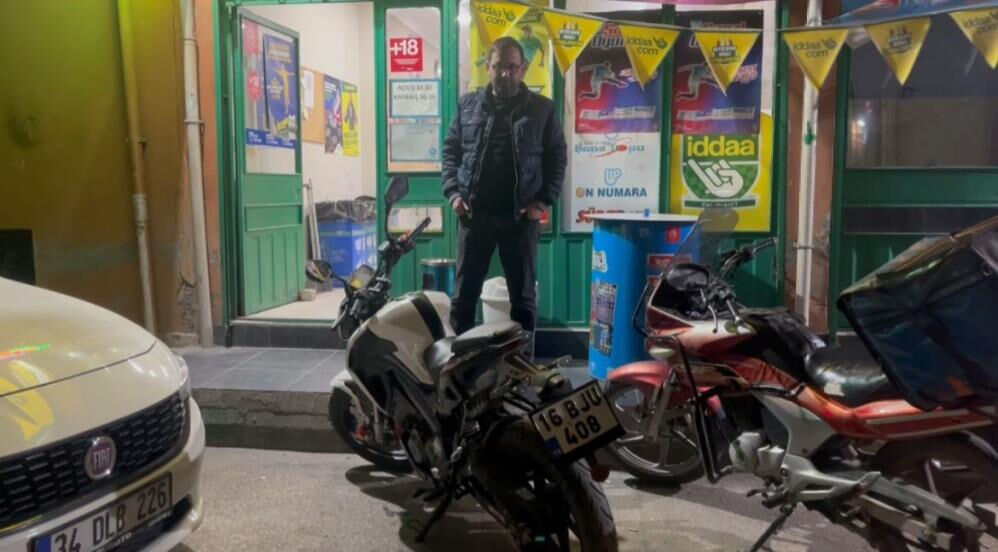 Bursa'da eşini şans oyunları dükkanında yakalayan kadın yaka paça dışarı attı Bursa'da eşini şans oyunları dükkanında yakalayan kadın yaka paça dışarı attı - 3. Resim