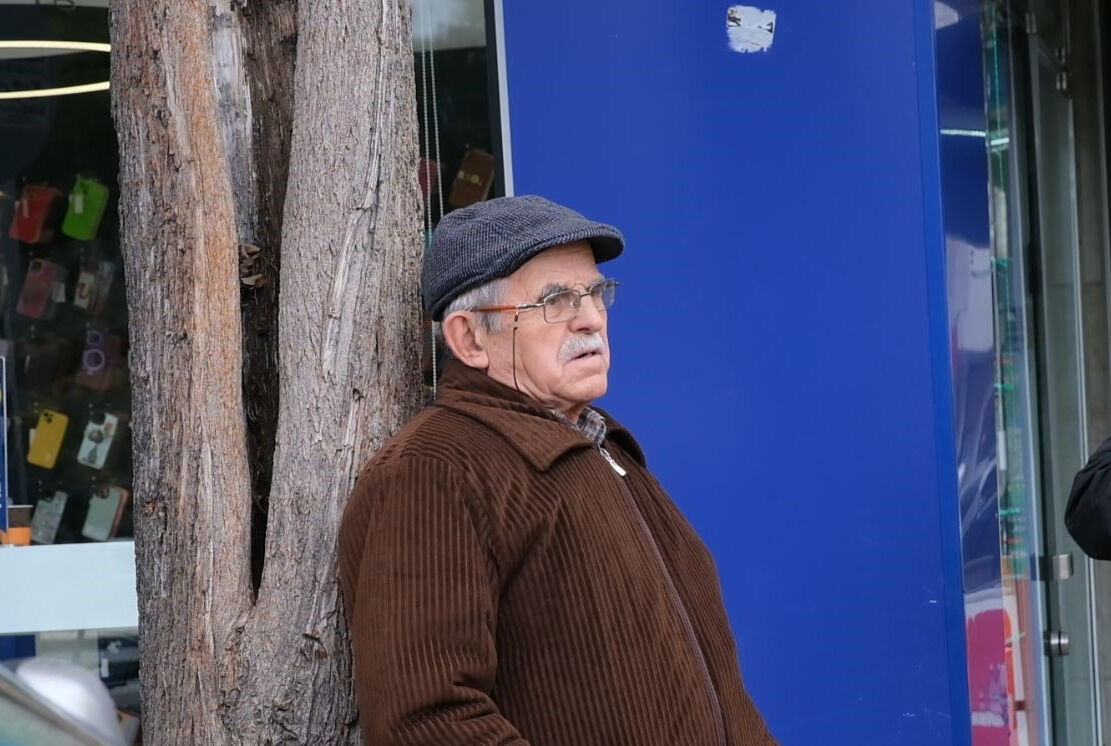 Bütün şehir aynı anda dinledi! Ferdi Tayfur şarkıları dinleyenleri ağlattı - 2. Resim