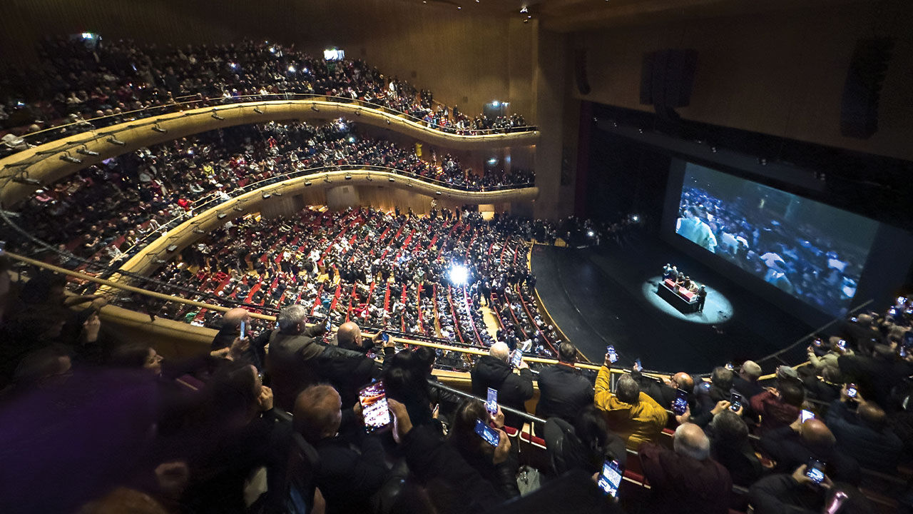 Ferdi Tayfur'un cenaze töreninde sevenleri şarkı söyledi! Efsaneyi böyle andılar - 3. Resim