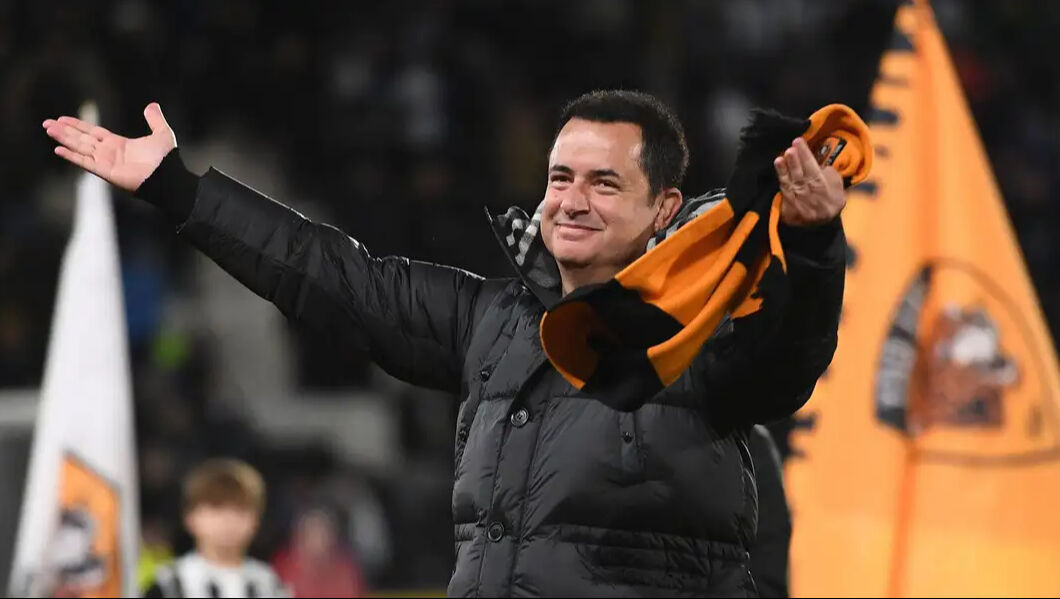 Hull City Türk bayrağını yasakladı, Acun Ilıcalı açıklama yaptı! Sebebi Galatasaray maçı.. Hull City Türk bayrağını yasakladı, Acun Ilıcalı açıklama yaptı! Sebebi Galatasaray maçı.. - 2. Resim