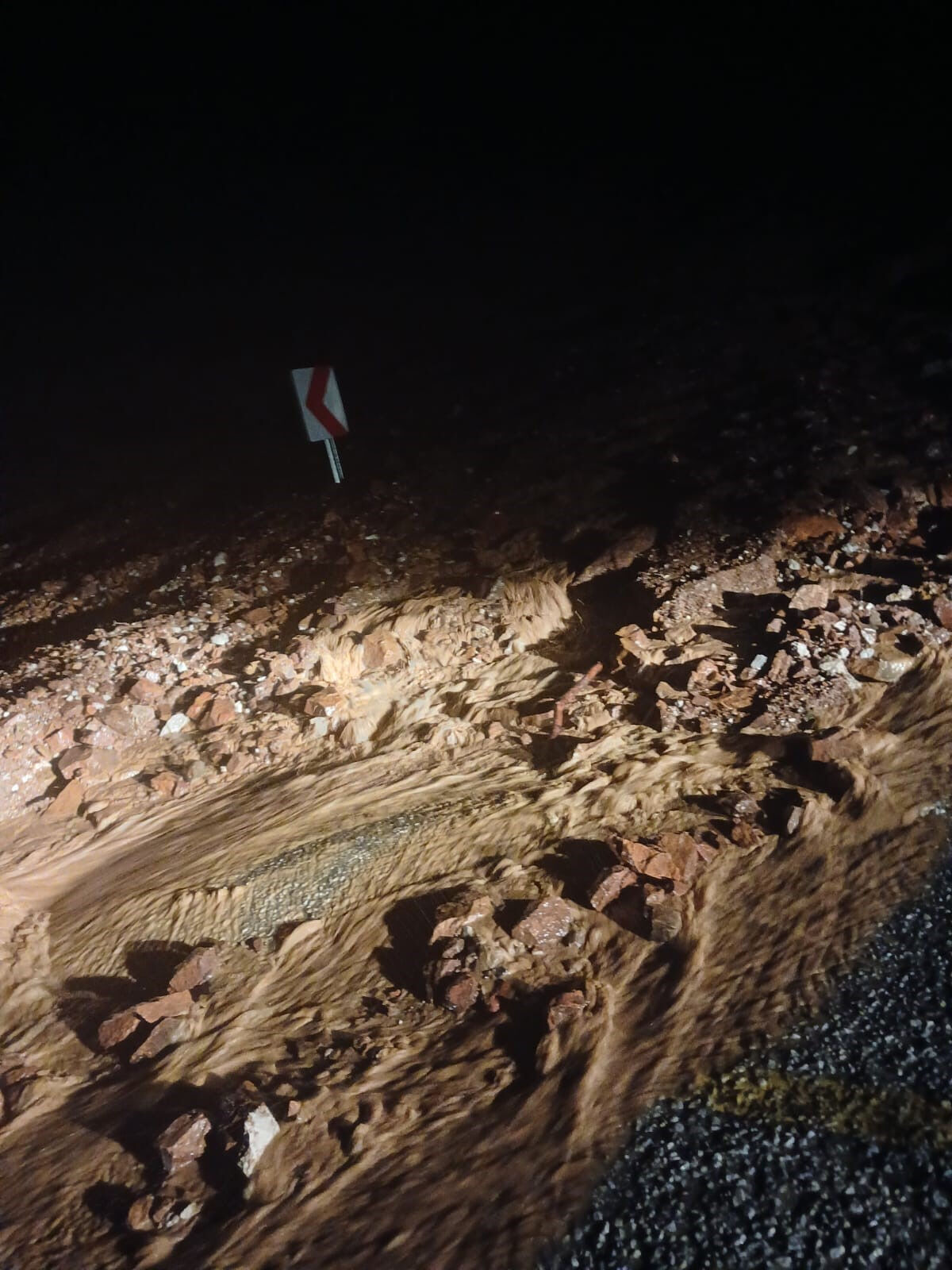 Meteoroloji turuncu kodla uyarmıştı! Korkunç görüntüler, Marmaris'te heyelan oldu Meteoroloji turuncu kodla uyarmıştı! Korkunç görüntüler, Marmaris'te heyelan oldu - 2. Resim