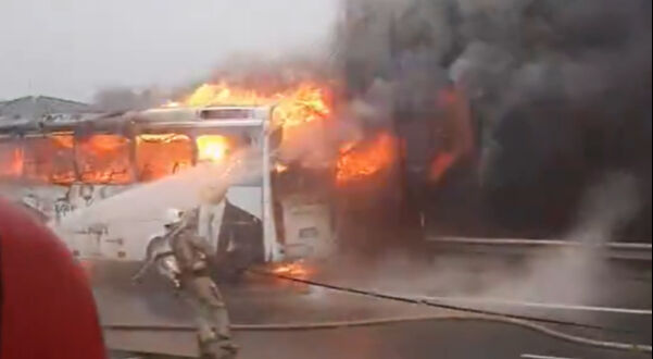 TEM'de yanan Çerkezköy Belediyesi servis aracı kullanılmaz hale geldi - 2. Resim