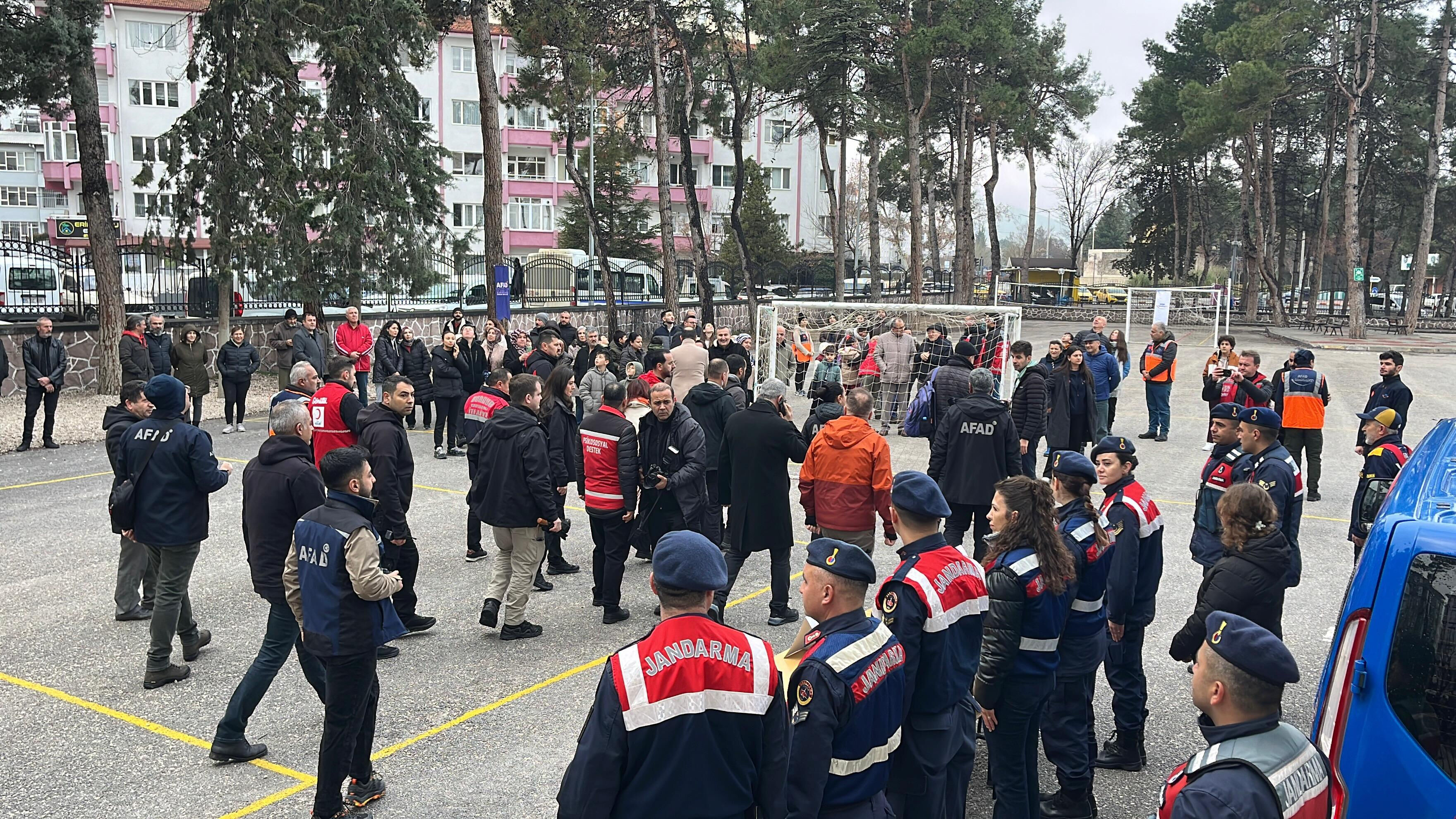 5,2'lik korkutan deprem senaryosu! Burdur'da gerçeğini aratmayan tatbikat 5,2'lik korkutan deprem senaryosu! Burdur'da gerçeğini aratmayan tatbikat - 3. Resim