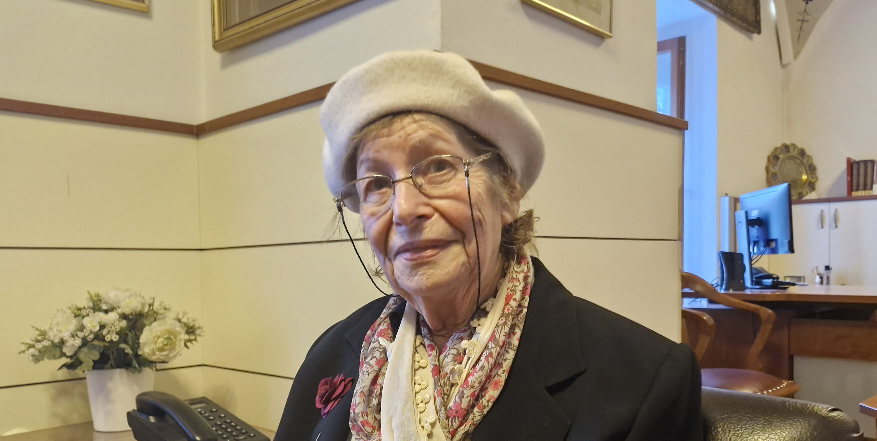 Ali Şir Nevaî’nin ‘ışıltılı’ eserleri! Beş asırlık el yazması kitaplar sergileniyor Ali Şir Nevaî’nin ‘ışıltılı’ eserleri! Beş asırlık el yazması kitaplar sergileniyor - 1. Resim