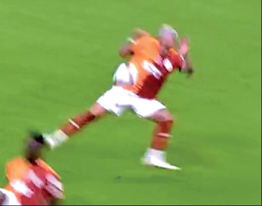 Aslan 2025'e mutlu girdi... Galatasaray büyüklerin korkulu rüyası Göztepe’yi mağlup etti - 4. Resim