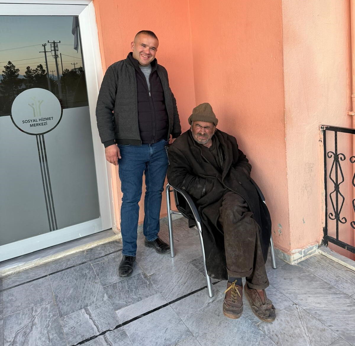 Bolat Kömürcü'nün viranesine giren ekipler şoke oldu: Evinden kedi cesedi bile çıktı - 1. Resim