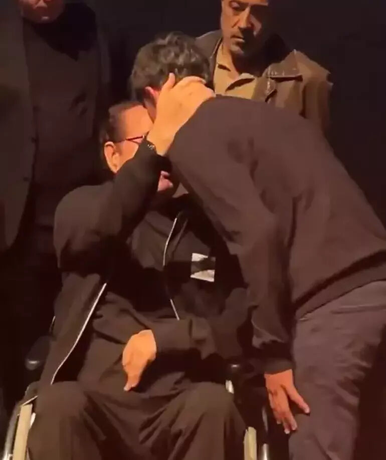 İbrahim Tatlıses gözyaşları içerisinde o isme sarıldı! Ferdi Tayfur'un oğlunu görenler şaştı kaldı İbrahim Tatlıses gözyaşları içerisinde o isme sarıldı! Ferdi Tayfur'un oğlunu görenler şaştı kaldı - 3. Resim