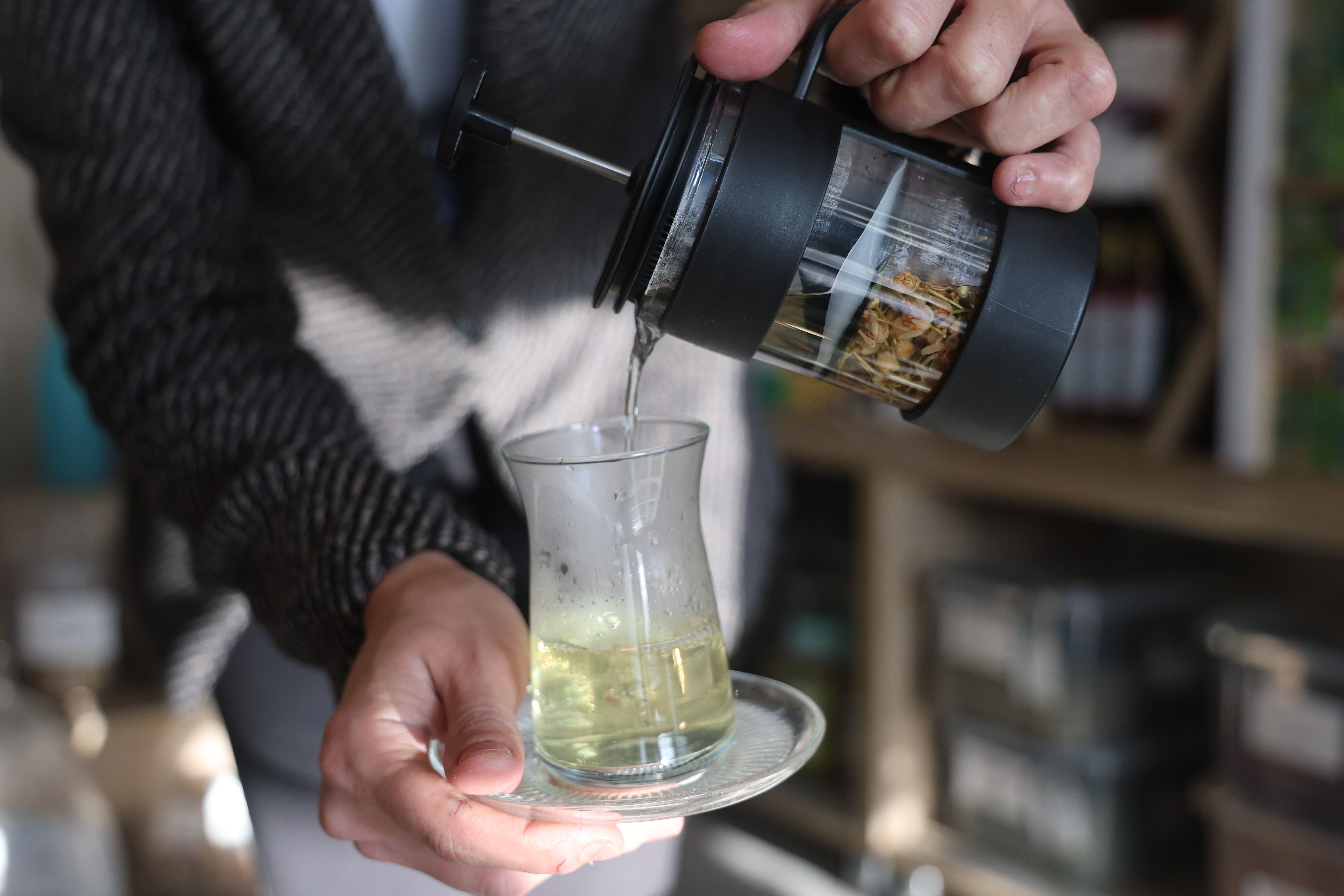 Ihlamurun azı karar, çoğu zarar! 7'den 70'e herkes tüketiyor, 'kaynama' detayını kimse bilmiyor - 2. Resim