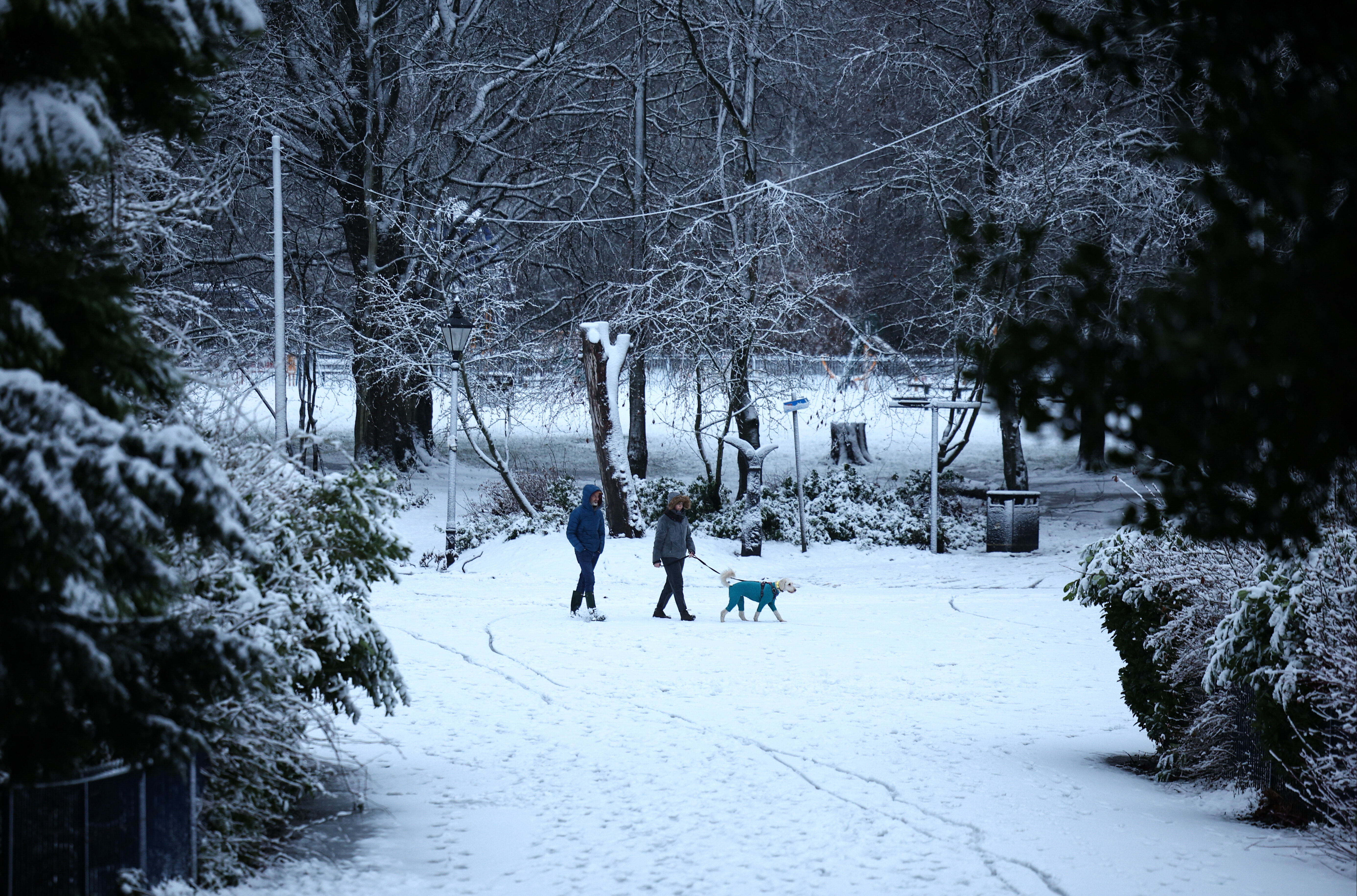 Kar kalınlığı 12 santimi buldu, ikinci derece uyarı geldi! Pistler uçuşa kapandı - 1. Resim