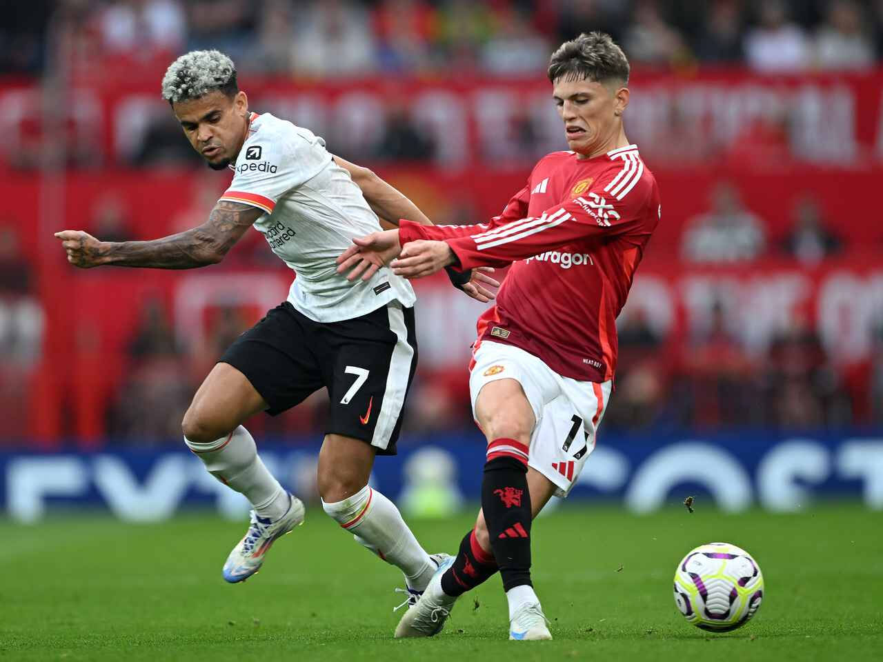 Kar yağışı nedeniyle ertelenecekti! Liverpool - Manchester United maçı ne zaman, hangi kanalda? - 4. Resim