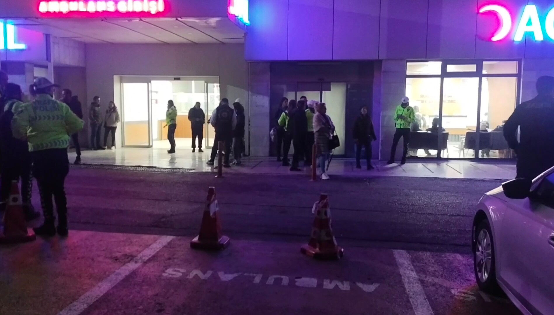Emniyeti üzen olaylar üst üste! Bir polis ağır yaralandı, başka bir polis ise intihar etti - 1. Resim