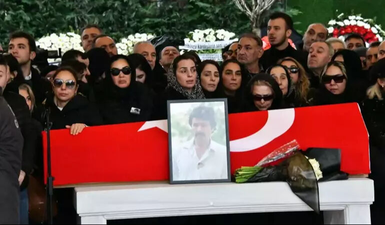 Fatih- Şebnem Kısaparmak çifti cenazede ortaya çıktı! Son halleri gündem oldu - 1. Resim