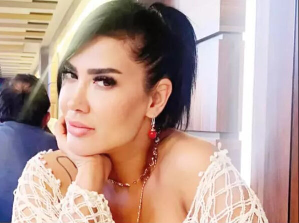 Karın germe ameliyatı yüzünden çürümeye başladı! "Kokuyor" diyen doktora okkalı tazminat davası - 1. Resim