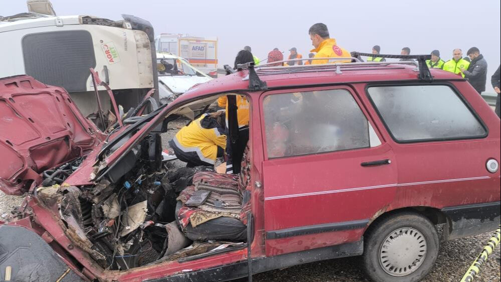 Kırşehir'de zincirleme trafik kazası! Çok sayıda ölü ve yaralı var - 1. Resim