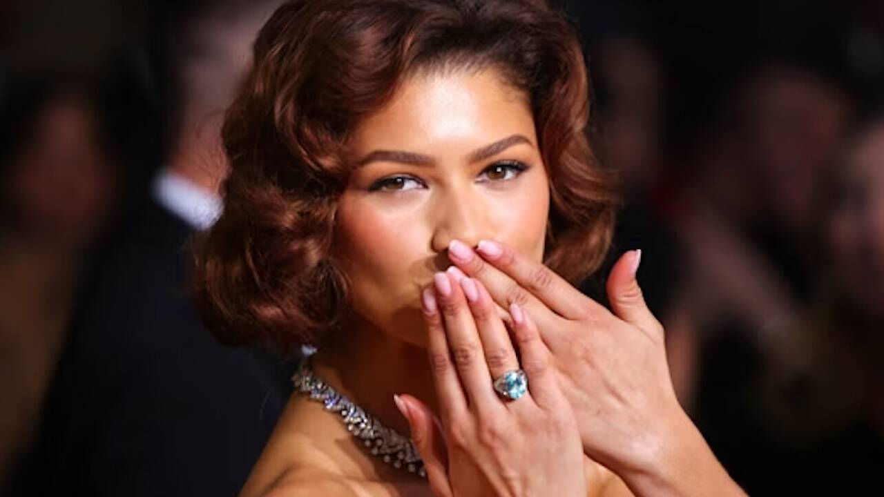 Nişanlandı mı? Ünlü oyuncu Zendaya'nın yüzüğünü görenler şoke oldu: Tarzı çok konuşuldu Nişanlandı mı? Ünlü oyuncu Zendaya'nın yüzüğünü görenler şoke oldu: Tarzı çok konuşuldu - 1. Resim