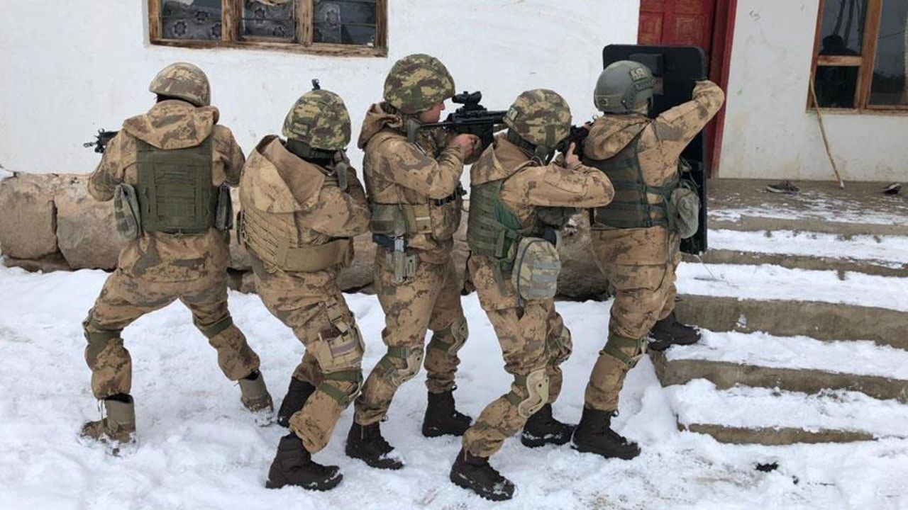 Van&#039;da düzenlenen terör operasyonunda çok sayıda şüpheli yakalandı