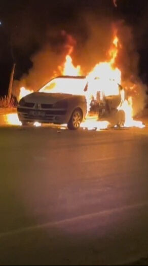 Alev alev yanan araçta can verdi! Korkunç gerçek ortaya çıktı - 1. Resim