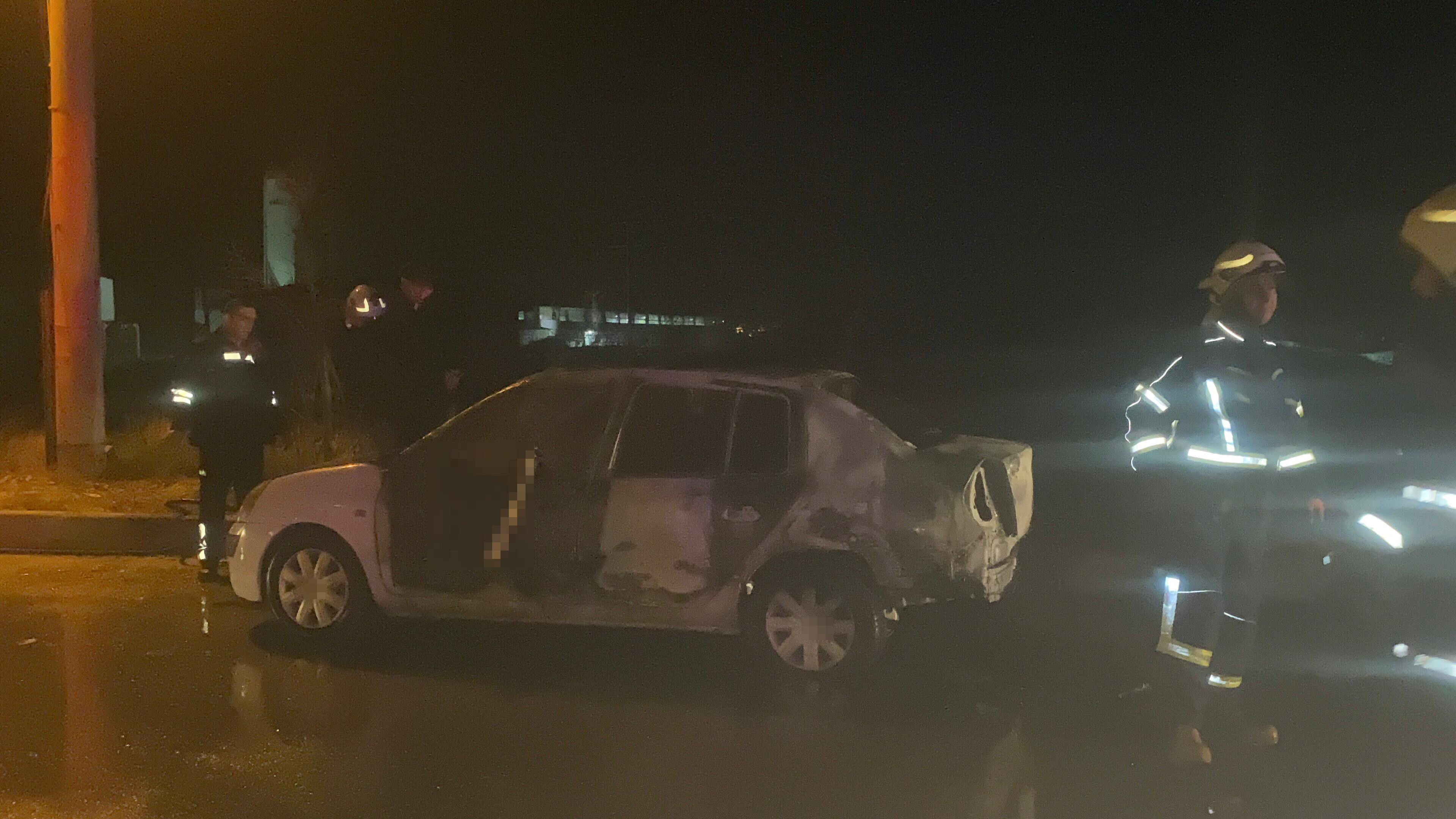 Alev alev yanan araçta can verdi! Korkunç gerçek ortaya çıktı - 3. Resim