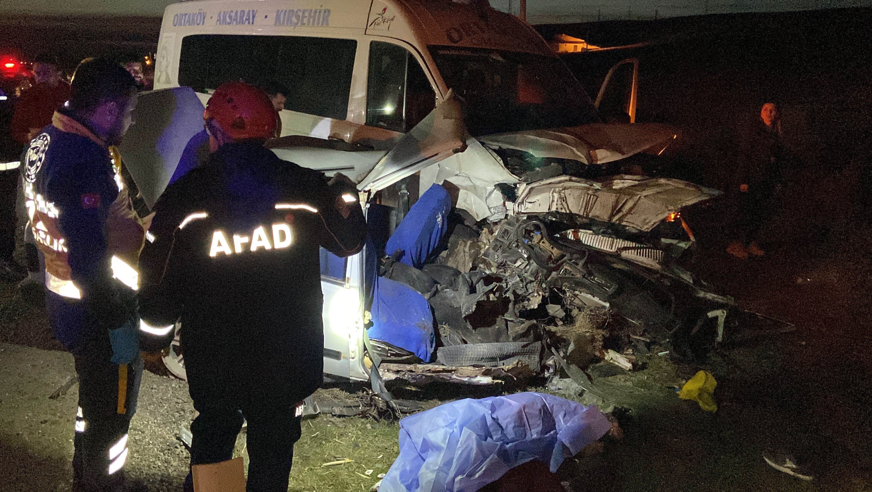 Baba ve kızın acı sonu! Feci kazada otomobil ikiye bölündü - 1. Resim