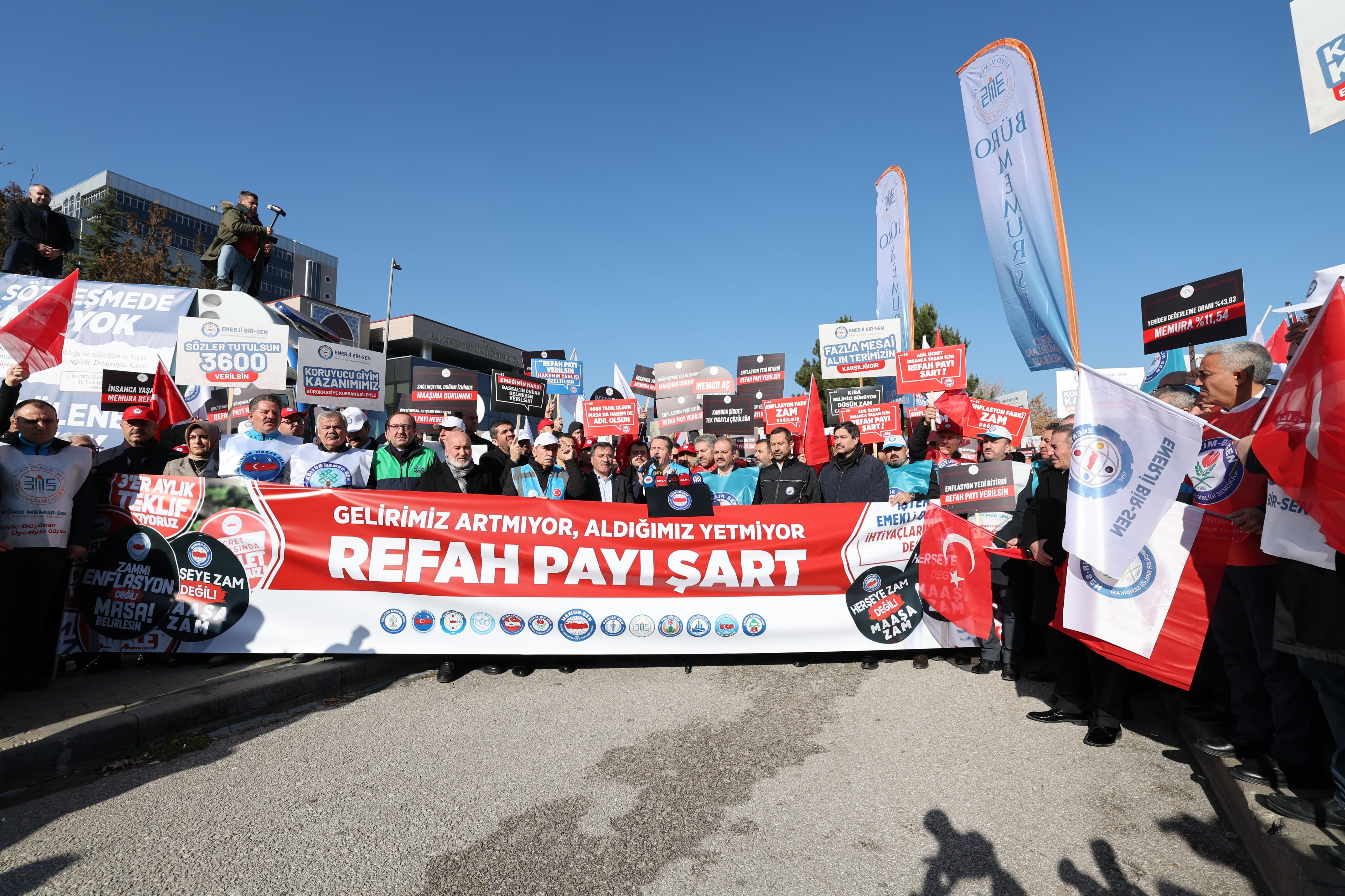 Memurlardan Hazine Bakanlığı önünde ek zam protestosu - 1. Resim