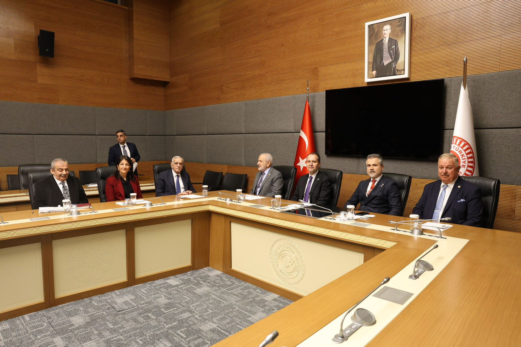 DEM'in adresi bu kez YRP... Fatih Erbakan İmralı heyeti ile görüştü - 1. Resim