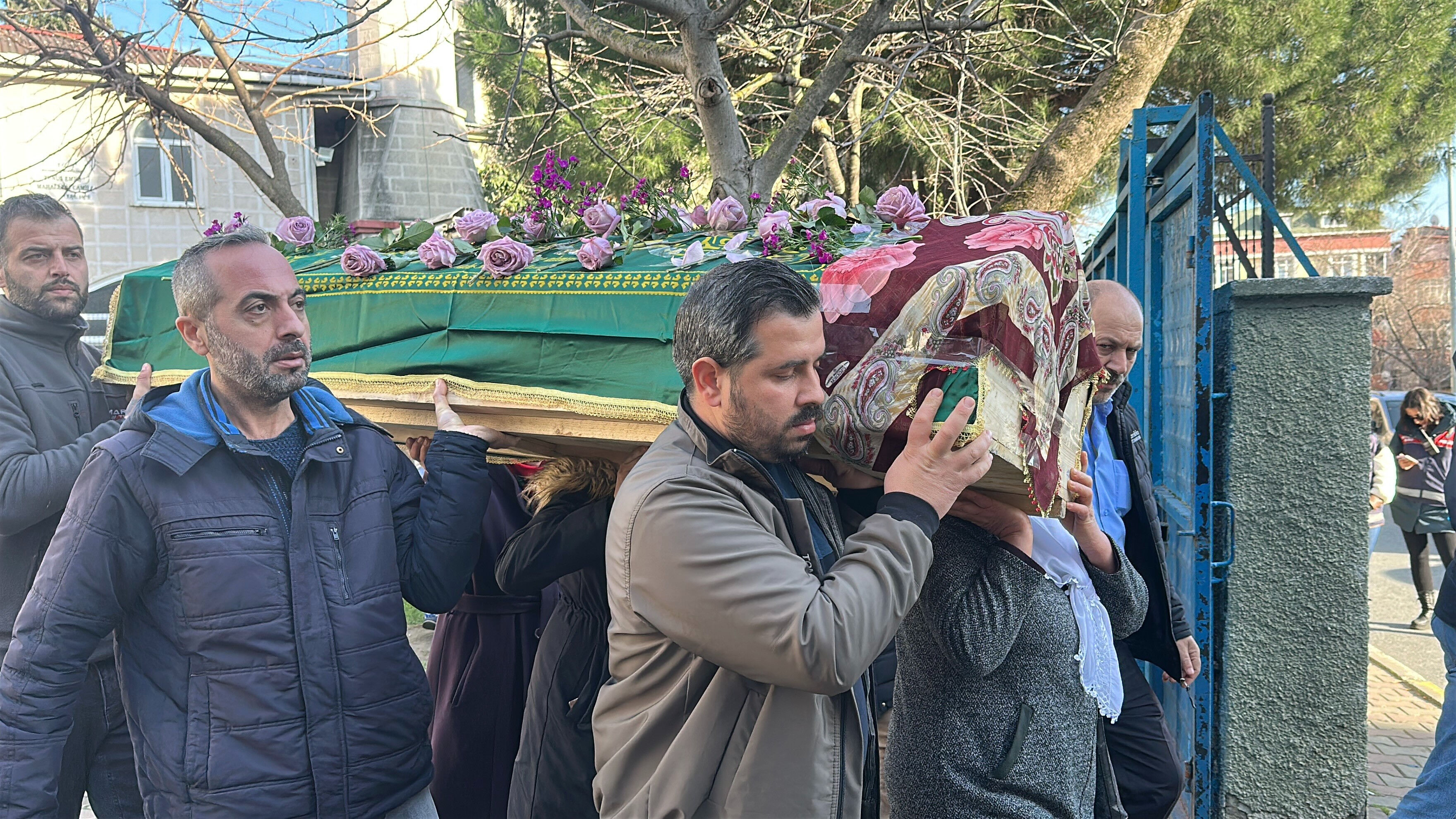 Kocası öldürüp bagaja koymuştu! Ayşe Çelik'in cenazesinde ağabeyine şok tepki - 1. Resim