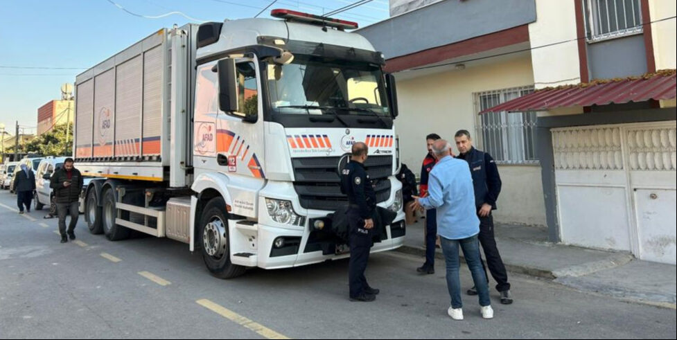 Mersin'de zehirlenme şüphesiyle hastaneye kaldırılan aileden 2 çocuk öldü - 1. Resim
