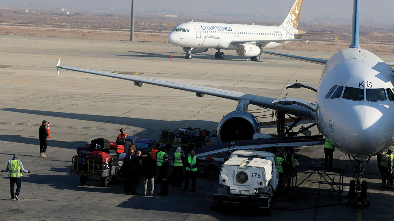 Suriye'de Esad'ın yıkılmasının ardından Şam Havalimanı'ndan ilk dış hat uçağı kalktı - 1. Resim