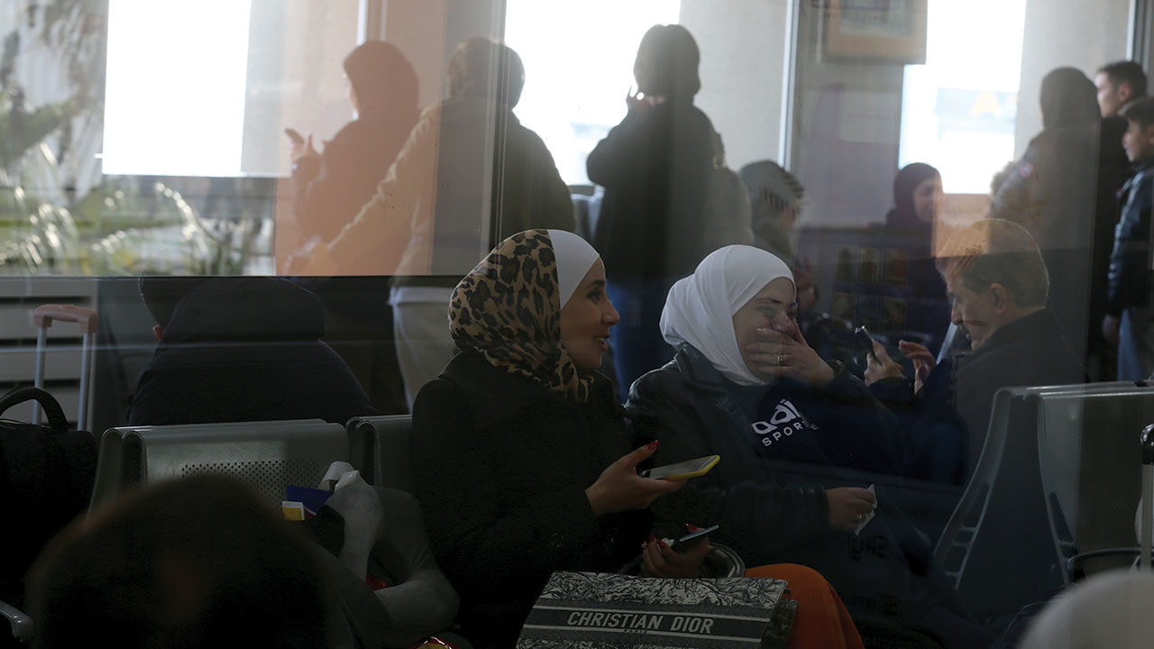 Suriye'de Esad'ın yıkılmasının ardından Şam Havalimanı'ndan ilk dış hat uçağı kalktı - 4. Resim