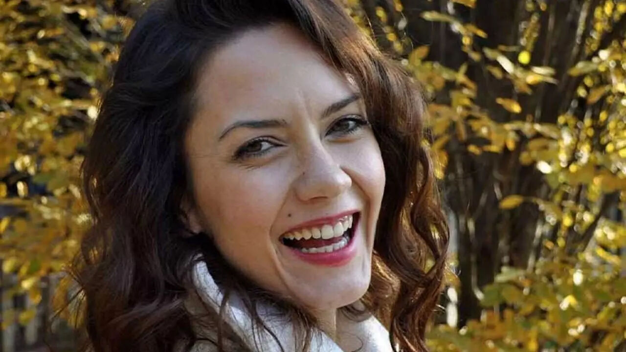 Ünlü Oyuncu Merve Kayaalp Babasının Silahıyla Hayatına Son Verdi! Ünlü Oyuncu Merve Kayaalp Babasının Silahıyla Hayatına Son Verdi! - 1. Resim