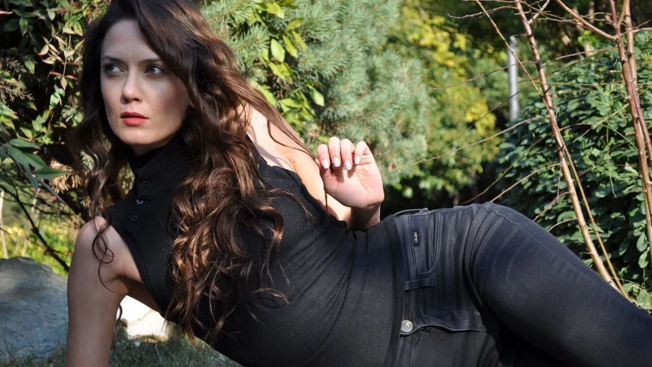 Ünlü Oyuncu Merve Kayaalp Babasının Silahıyla Hayatına Son Verdi! Ünlü Oyuncu Merve Kayaalp Babasının Silahıyla Hayatına Son Verdi! - 2. Resim