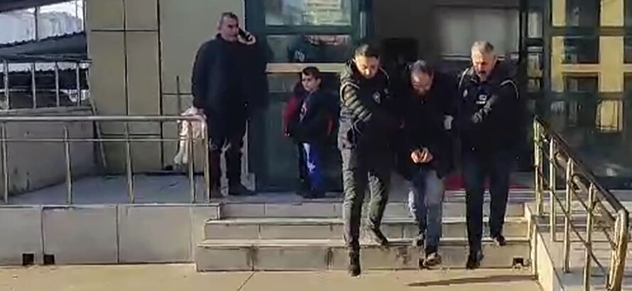 114 yıl hapis cezası olan zanlı 2 aylık takiple yakalandı! Dolandırıcılık için bakın ne yapmış 114 yıl hapis cezası olan zanlı 2 aylık takiple yakalandı! Dolandırıcılık için bakın ne yapmış - 1. Resim