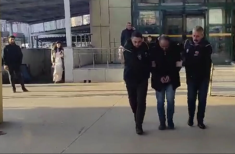 114 yıl hapis cezası olan zanlı 2 aylık takiple yakalandı! Dolandırıcılık için bakın ne yapmış 114 yıl hapis cezası olan zanlı 2 aylık takiple yakalandı! Dolandırıcılık için bakın ne yapmış - 2. Resim