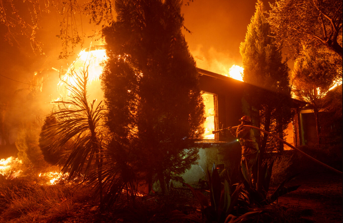 ABD'nin lüks malikaneleri tutuştu! Alevler Hollywood'a ilerliyor - 3. Resim