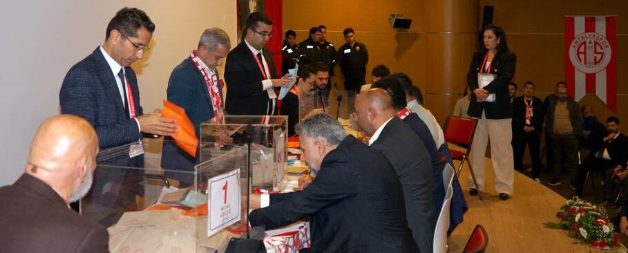 Antalyaspor'da yeni başkan Mustafa Ergün oldu Antalyaspor'da yeni başkan Mustafa Ergün oldu - 1. Resim