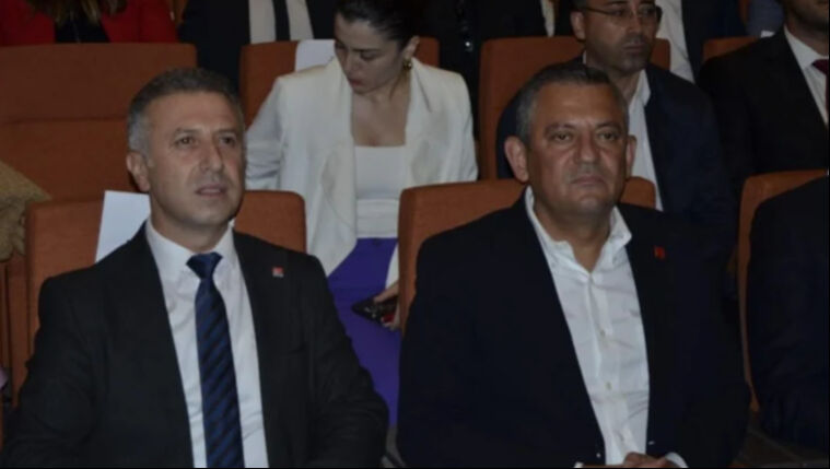 Bursa'da CHP teşkilatında toplu istifa! 'Bizi dışlıyorsunuz' diyerek yönetimi düşürdüler Bursa'da CHP teşkilatında toplu istifa! 'Bizi dışlıyorsunuz' diyerek yönetimi düşürdüler - 2. Resim