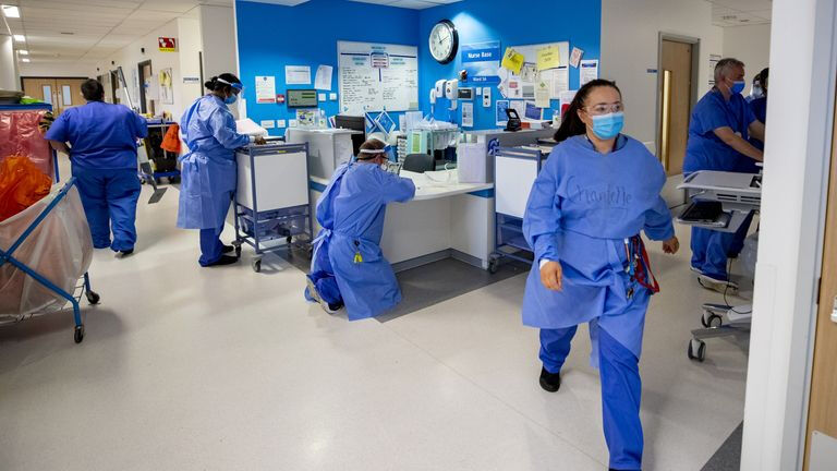 İngiltere’de gizemli grip alarmı: Vatandaşlardan hastaneye gelmemeleri istendi! İngiltere’de gizemli grip alarmı: Vatandaşlardan hastaneye gelmemeleri istendi! - 2. Resim