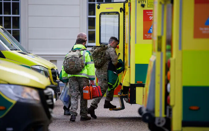 İngiltere’de gizemli grip alarmı: Vatandaşlardan hastaneye gelmemeleri istendi! İngiltere’de gizemli grip alarmı: Vatandaşlardan hastaneye gelmemeleri istendi! - 1. Resim