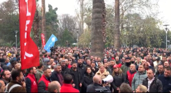 İzmir'de işçi isyanı! Büyükşehir Belediyesi'ne tepki gösteren otobüs şoförleri iş bıraktı İzmir'de işçi isyanı! Büyükşehir Belediyesi'ne tepki gösteren otobüs şoförleri iş bıraktı - 4. Resim