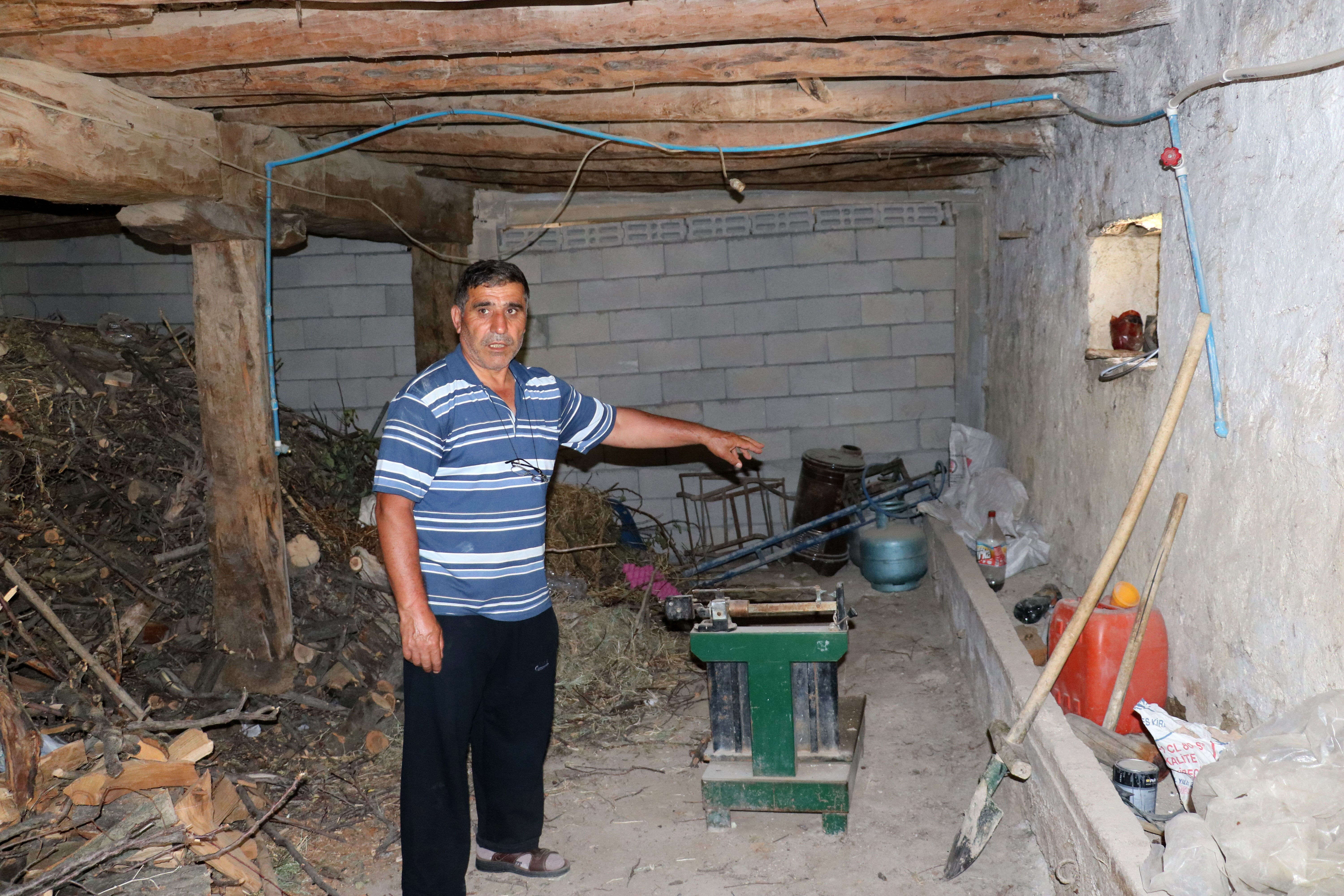 Tarihî mozaiğin parçası 22 yıldır ahırda bekliyor! Hukuki anlaşmazlık çıktı, eser toprak altında kaldı - 1. Resim