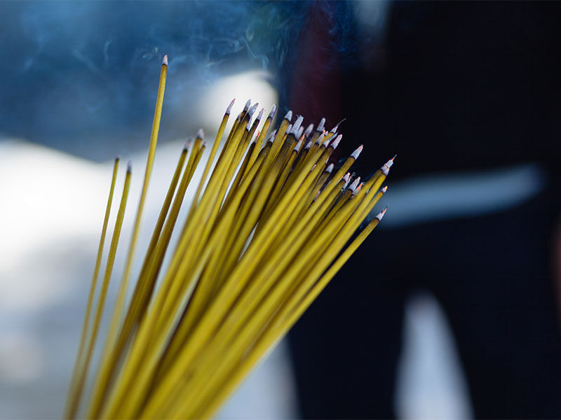 Tütsü nasıl yakılır? Adım adım tütsü yakma rehberi Tütsü nasıl yakılır? Adım adım tütsü yakma rehberi - 2. Resim