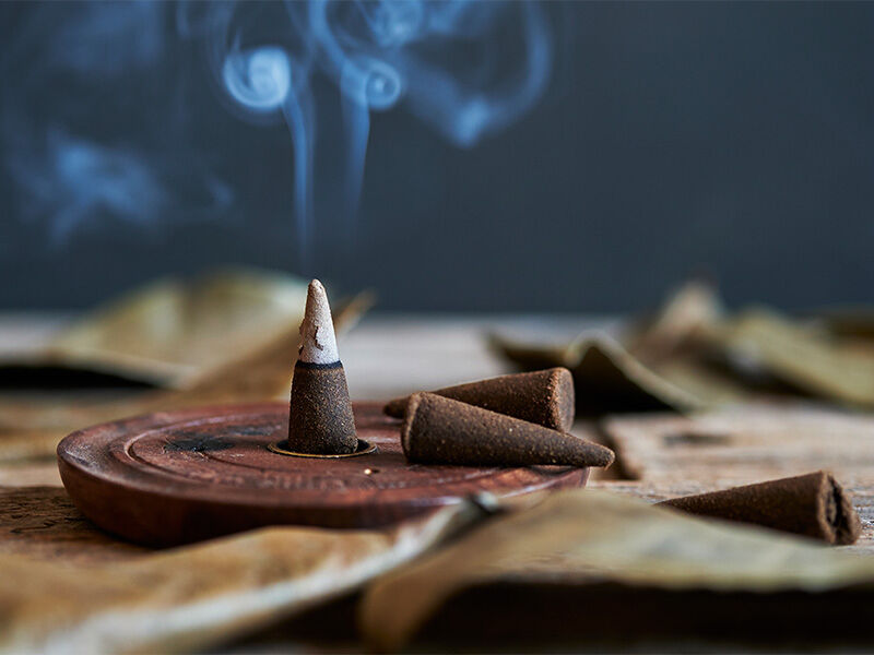 Tütsü nasıl yakılır? Adım adım tütsü yakma rehberi Tütsü nasıl yakılır? Adım adım tütsü yakma rehberi - 1. Resim